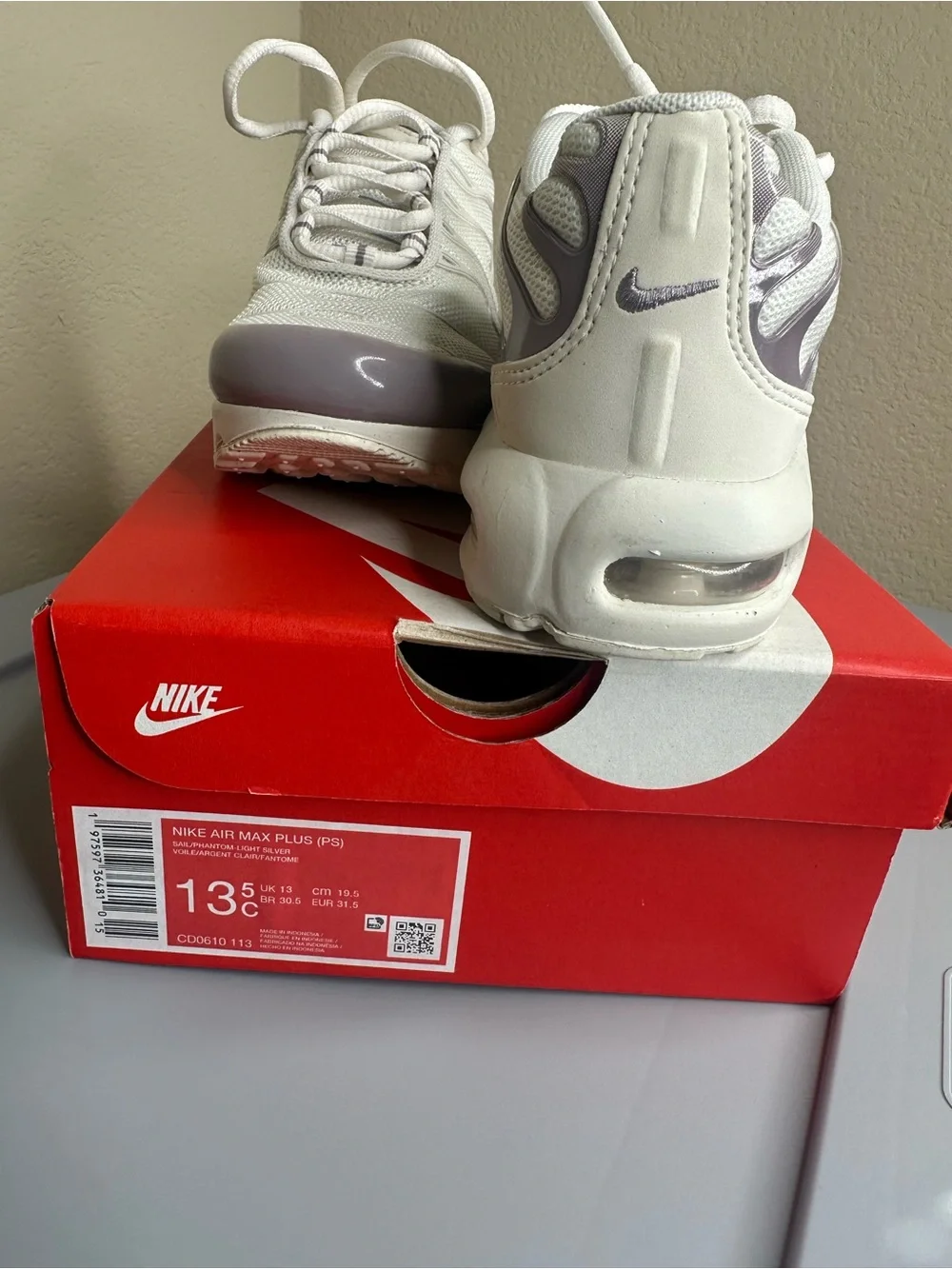 Little Kids Nike White and Lavender Wave-Accent Running Shoes